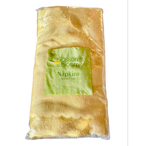 NWT Blossoms & Blooms Yellow set of 4 napkins with Spring pattern